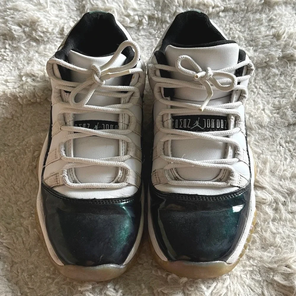 Jordan 11 Retro Low Emerald White Black 528896-145 Youth Size 4.5Y Sneaker